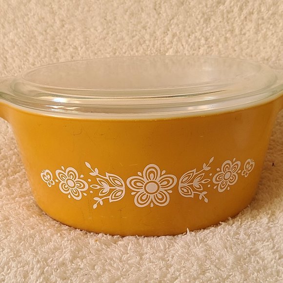 Vintage Set of 3 Pyrex Butterfly Gold Round Casserole Dishes with Lids (EUC) - Picture 4 of 5